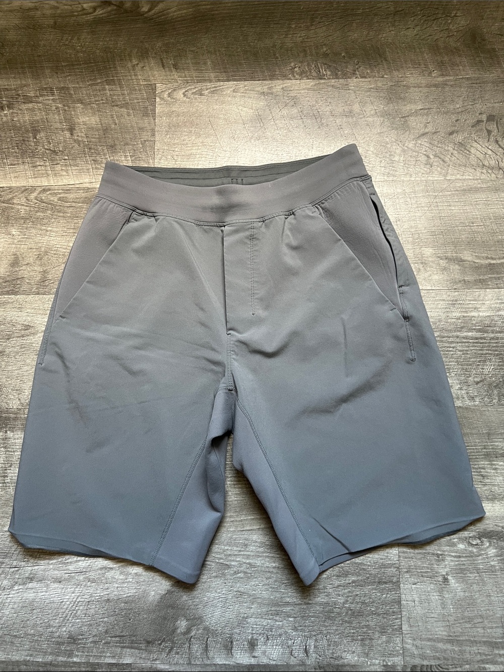 Lululemon men’s gray shorts (FLAW)